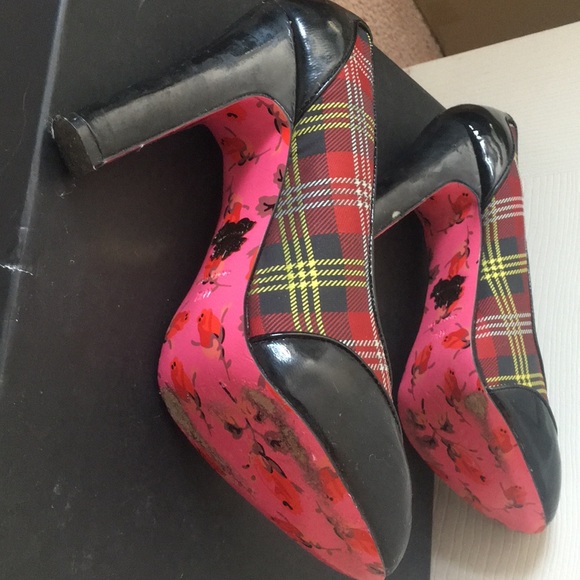Betsy Johnson Black Tartan Pumps - Picture 3 of 4